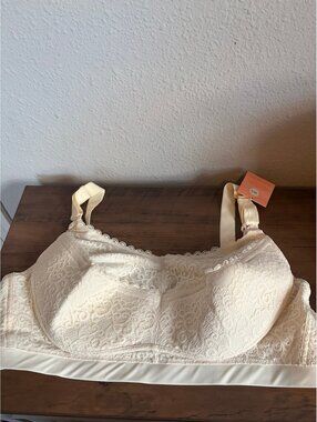 NWT The Dairy Fairy Ruby Plus Handsfree Pumping + Nursing Bra Cream Color